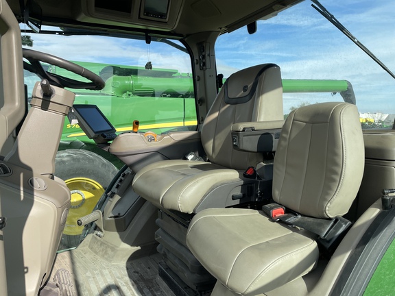 2022 John Deere 8R 410 Tractor