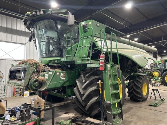 2023 John Deere S780 Combine