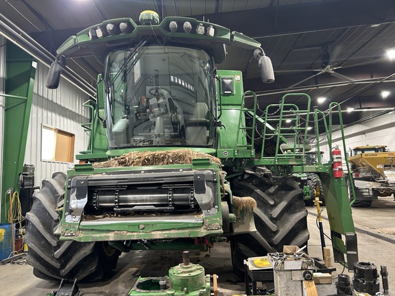 2023 John Deere S780 Combine
