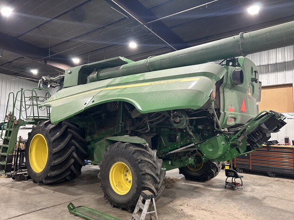 2023 John Deere S780 Combine