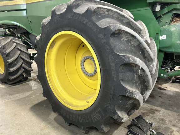 2023 John Deere S780 Combine