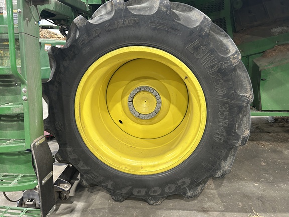 2023 John Deere S780 Combine