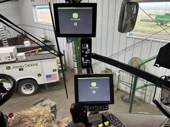 2023 John Deere S780 Combine