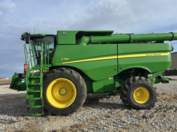 2023 John Deere S780 Combine