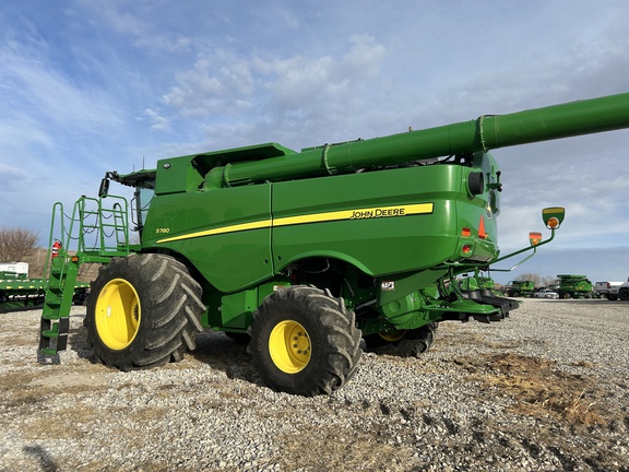 2023 John Deere S780 Combine