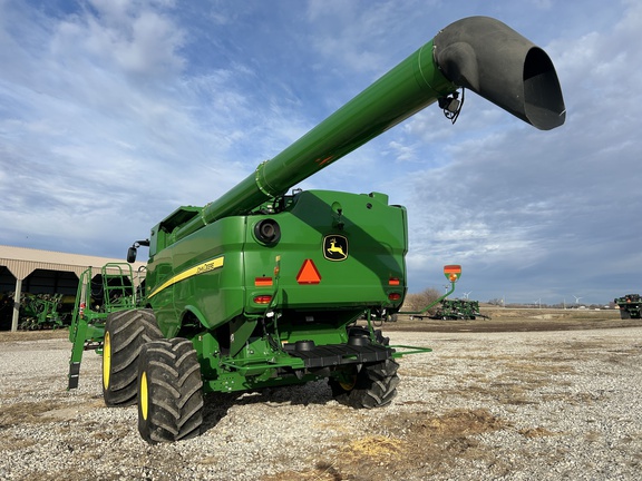 2023 John Deere S780 Combine