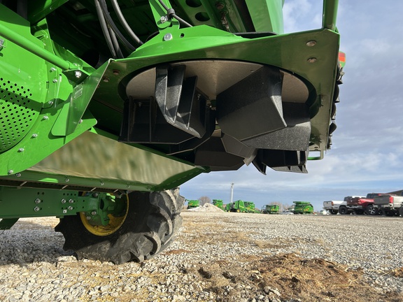 2023 John Deere S780 Combine