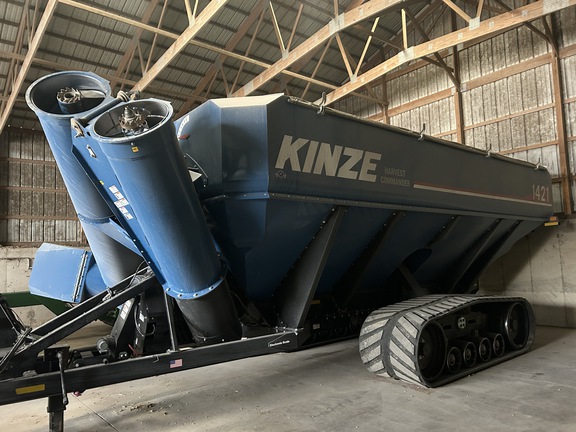 Kinze 1421 Grain Cart