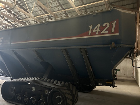 Kinze 1421 Grain Cart