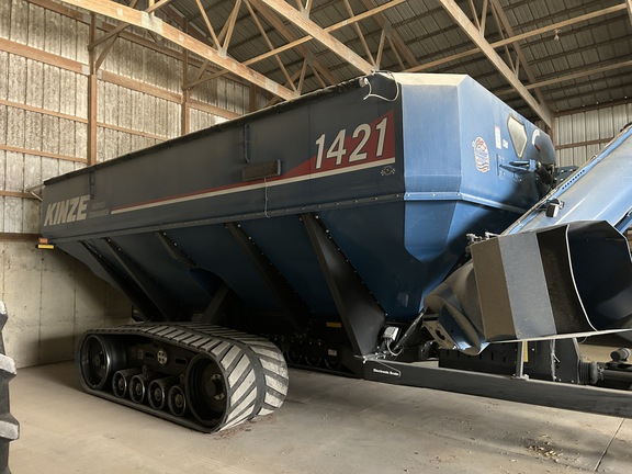 Kinze 1421 Grain Cart