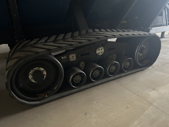 Kinze 1421 Grain Cart