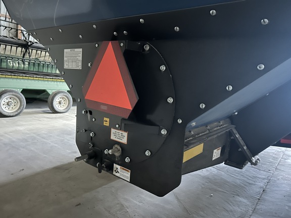 Kinze 1421 Grain Cart