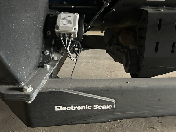 Kinze 1421 Grain Cart