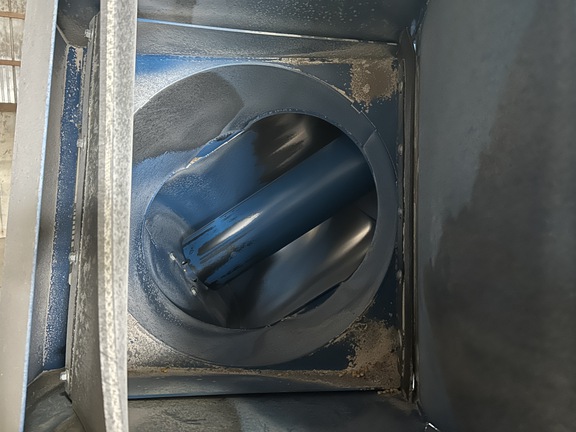 Kinze 1421 Grain Cart