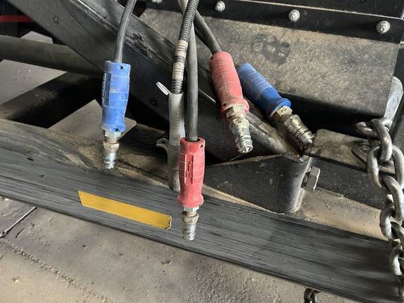 Kinze 1421 Grain Cart