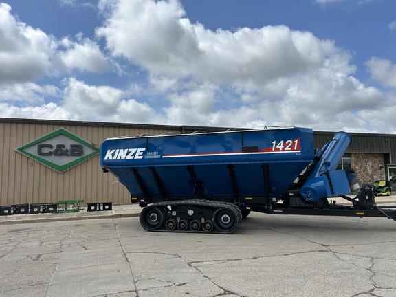 Kinze 1421 Grain Cart