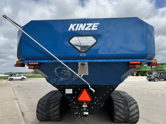 Kinze 1421 Grain Cart