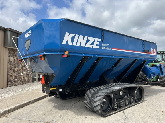 Kinze 1421 Grain Cart