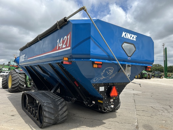 Kinze 1421 Grain Cart