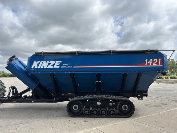 Kinze 1421 Grain Cart