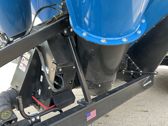 Kinze 1421 Grain Cart