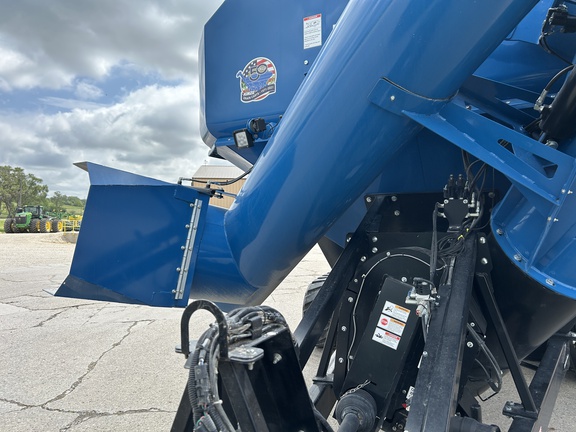 Kinze 1421 Grain Cart