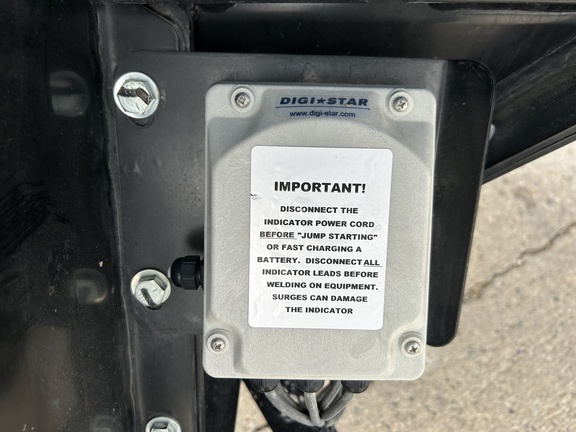 Kinze 1421 Grain Cart