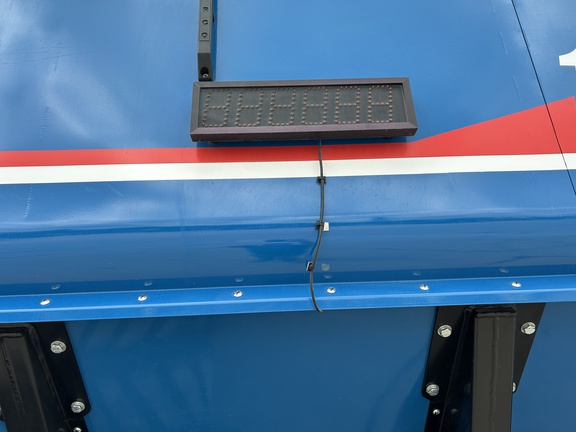 Kinze 1421 Grain Cart