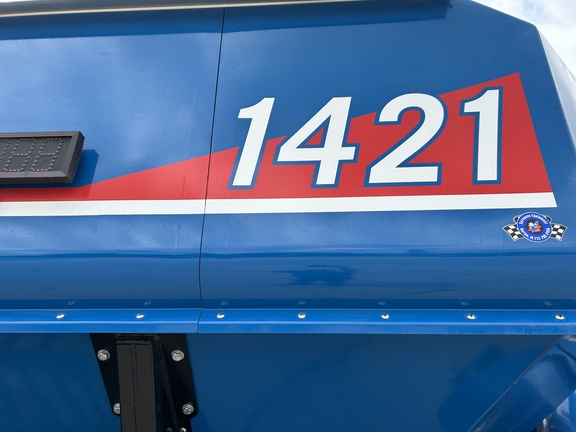 Kinze 1421 Grain Cart
