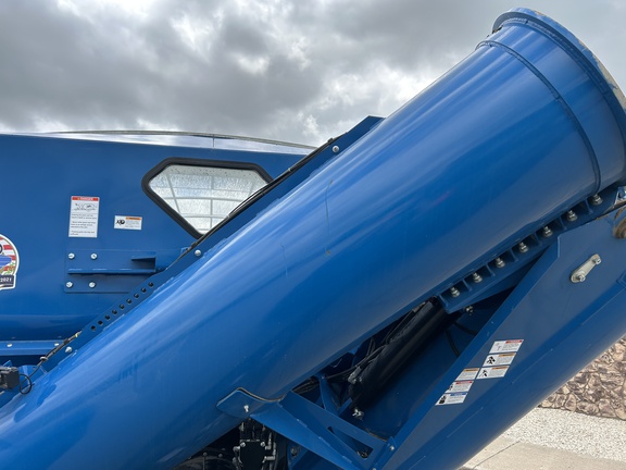 Kinze 1421 Grain Cart