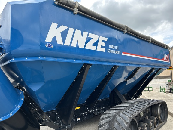 Kinze 1421 Grain Cart