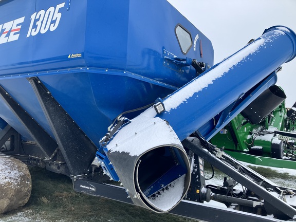 2019 Kinze 1305 Grain Cart