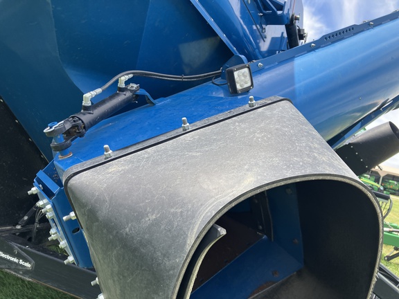 2019 Kinze 1305 Grain Cart