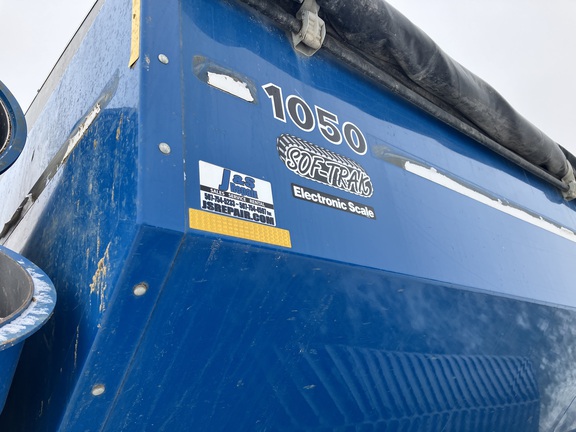 2010 Kinze 1050 Grain Cart
