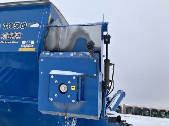 2010 Kinze 1050 Grain Cart