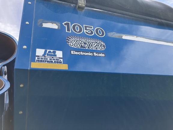 2010 Kinze 1050 Grain Cart