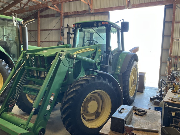 2006 John Deere 7520 Tractor
