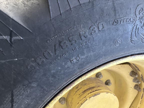 2006 John Deere 7520 Tractor