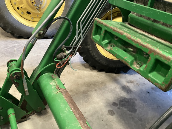 2006 John Deere 7520 Tractor