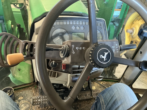 2006 John Deere 7520 Tractor