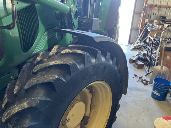2006 John Deere 7520 Tractor