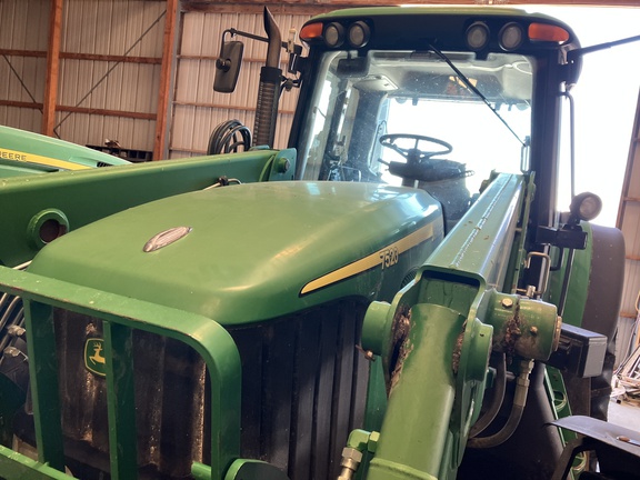 2006 John Deere 7520 Tractor