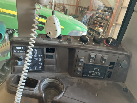 2006 John Deere 7520 Tractor