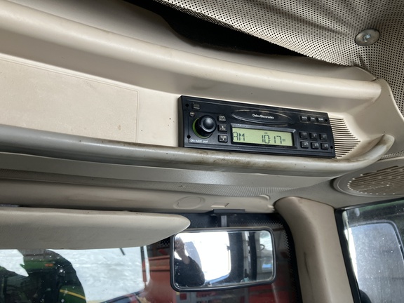 2006 John Deere 7520 Tractor