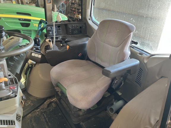 2006 John Deere 7520 Tractor