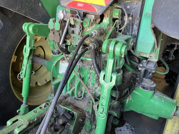 2006 John Deere 7520 Tractor