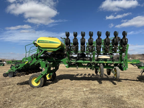 2016 John Deere 1795 Planter