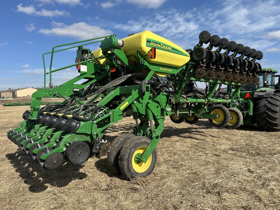 2016 John Deere 1795 Planter