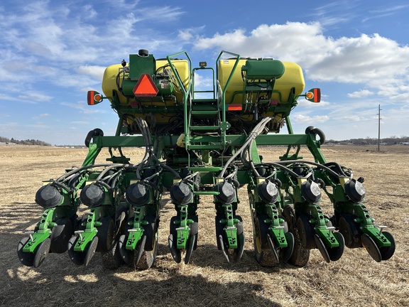 2016 John Deere 1795 Planter