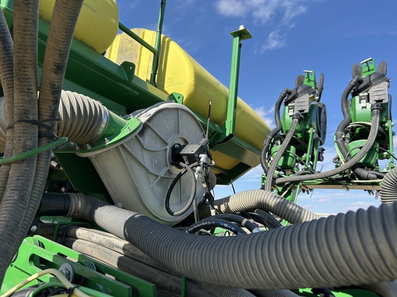 2016 John Deere 1795 Planter